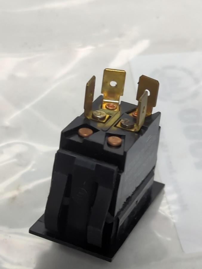 Used CARLING,0619R,ROCKER SWITCH 20 AMP 125-277VAC PRE-OWNED