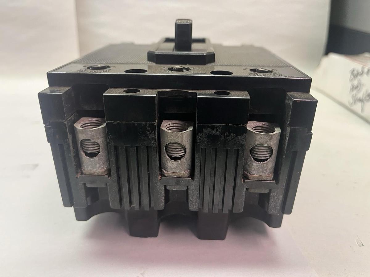 Used ITE,EF3-A010,Circuit Breaker 10 Amp 600 Volt 3 Pole 10A
