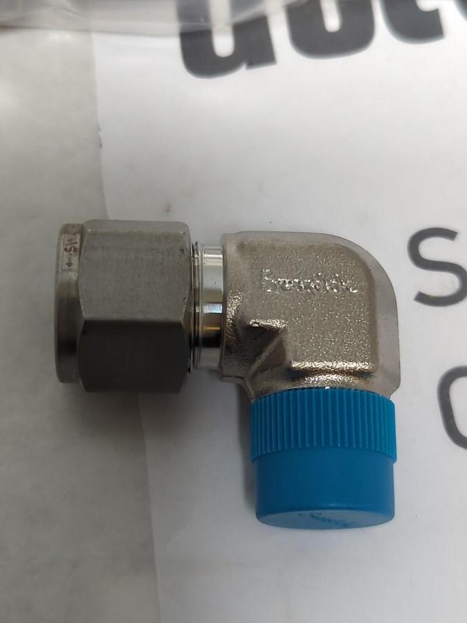 SWAGELOK,SS-810-2-6,MALE ELBOW 1/2TX3/8MNPT LOT OF 3 NOS