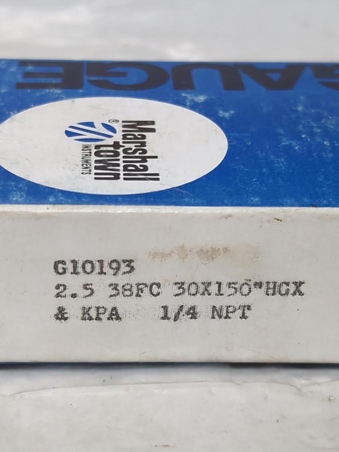 MARSHALL TOWN,G10193,GAUGE 2-1/2 IN FACE 1/4 IN NPT BOTTOM CONNECTION NOS