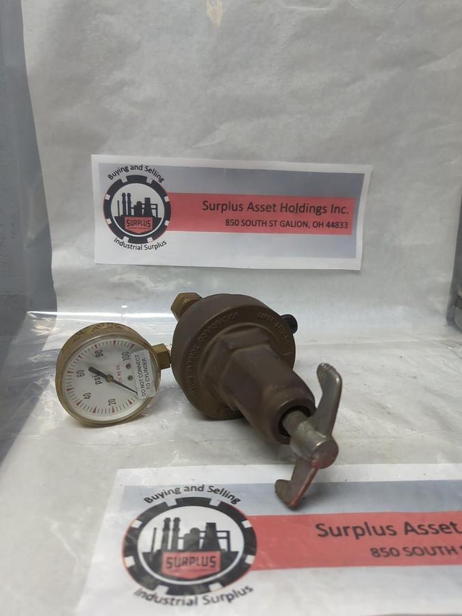 Used UNION CARBIDE,R 39-H,OXYGEN REGULATOR LINDE DIVISION PRE-OWNED
