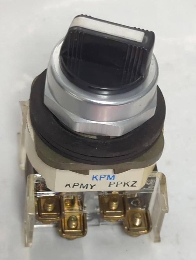 Used ALLEN BRADLEY,800T-N9KF4,SER T SELECTOR SWITCH PRE-OWNED