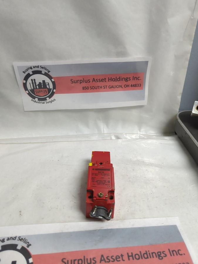 Used TELEMECANIQUE,IEC 947-5-1 EN 60947-4-1,XCS SAFETY LIMIT SWITCH PRE-OWNED