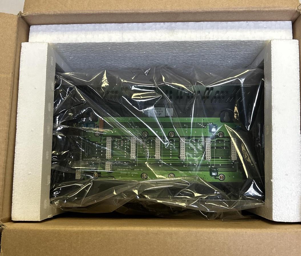 Used RELIANCE,45C913,6 SLOT PLC RACK ASSEMBLY NEW