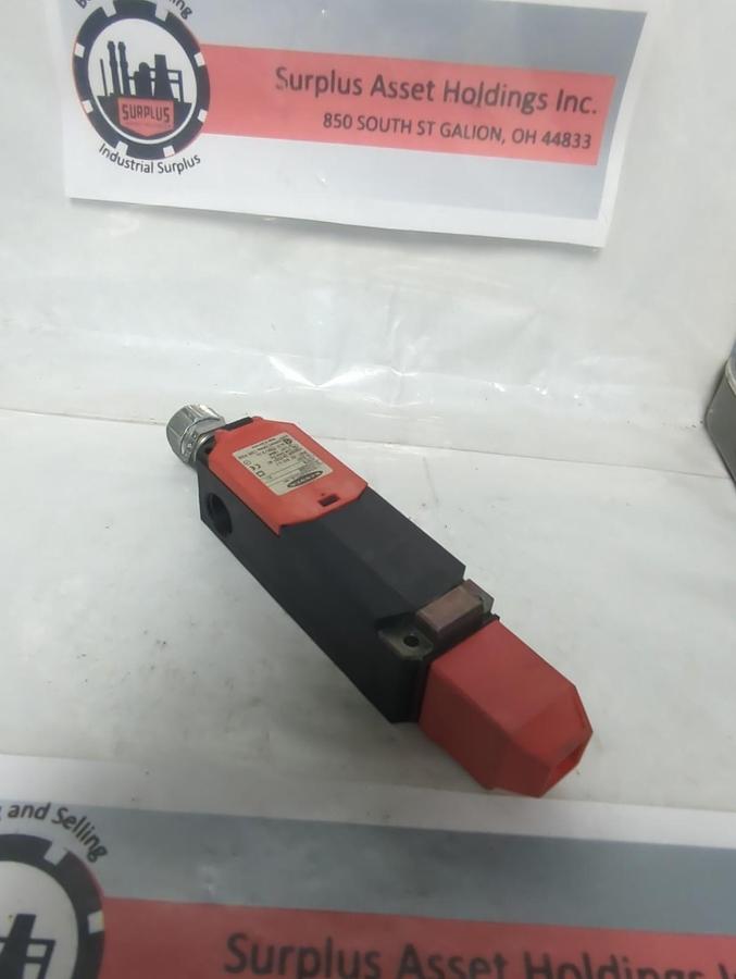 Used BANNER,SI-LS42UMH,SAFETY INTERLOCK SOLENOID 24-230V MC PRE-OWNED