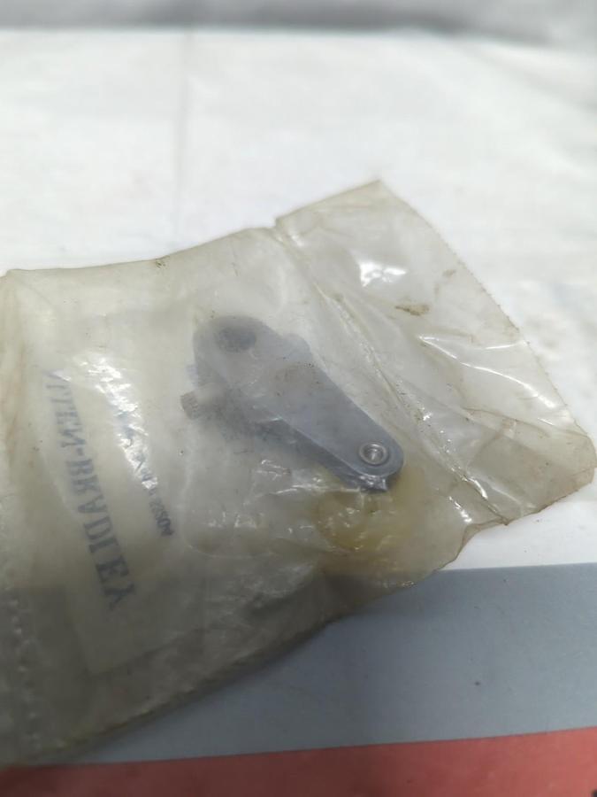 ALLEN BRADLEY,802T-W1,SERIES 1 FIXED LEVER NYLON ROLLER 3/4 INCH X 9/32 INCH NOS