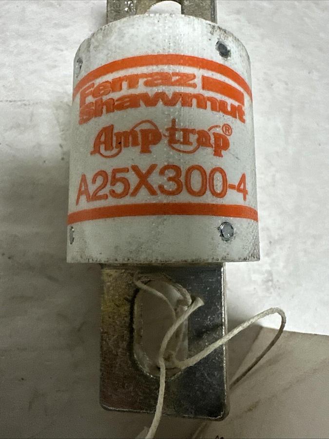 Ferraz Shawmut,A25X300-4,Form 101 Semiconductor Fuse 300A 250V