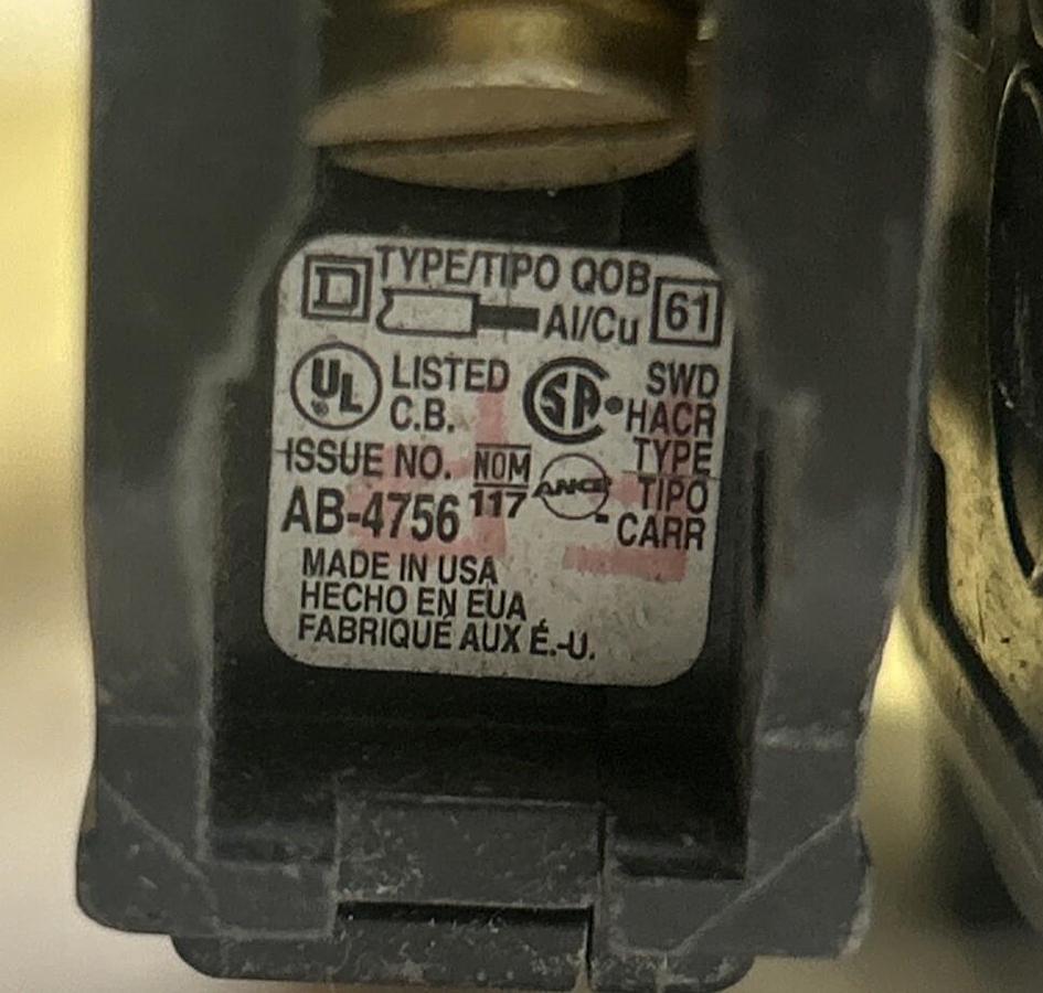 Used SQUARE D,QOB120,CIRCUIT BREAKER 20A 120/240V 1P LOT OF 2