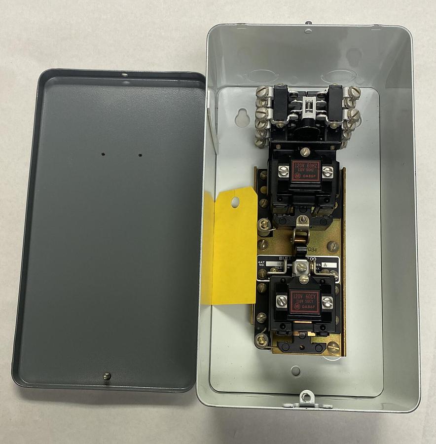 ALLEN BRADLEY,700-BXL441A1,SER A AC RELAY WITH ENNCLOSURE NEW NO BOX