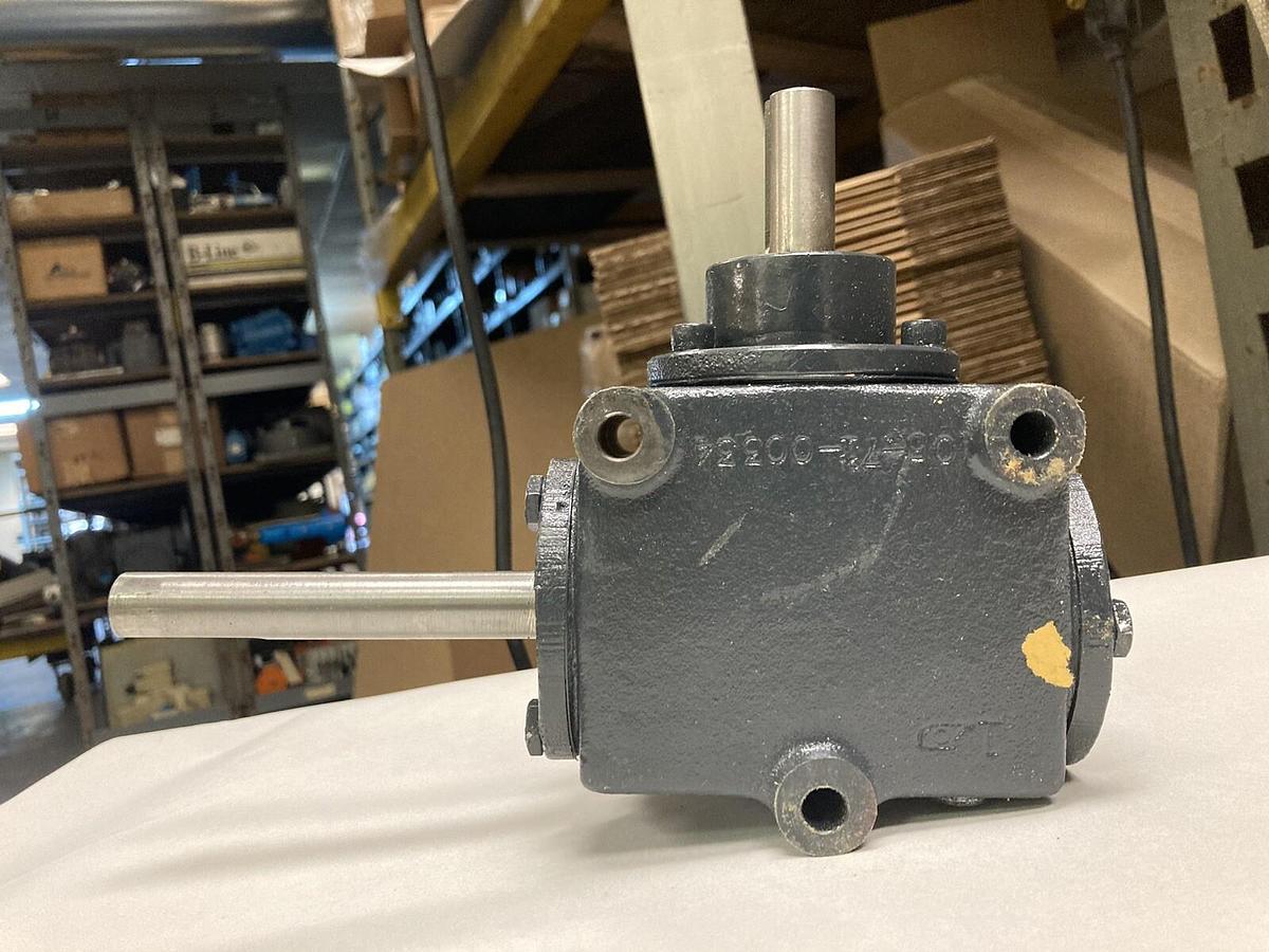 Hub City,0221-12745-806,Model M2 Straight Bevel Speed Reducer Ratio 1:1