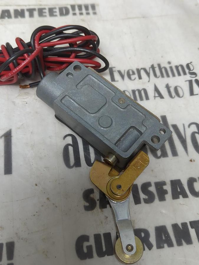 HONEYWELL MICRO-SWITCH,WZLN-2-RH5 L96,WITH ADJUSTABLE ROLLER ARM MISSING BOX