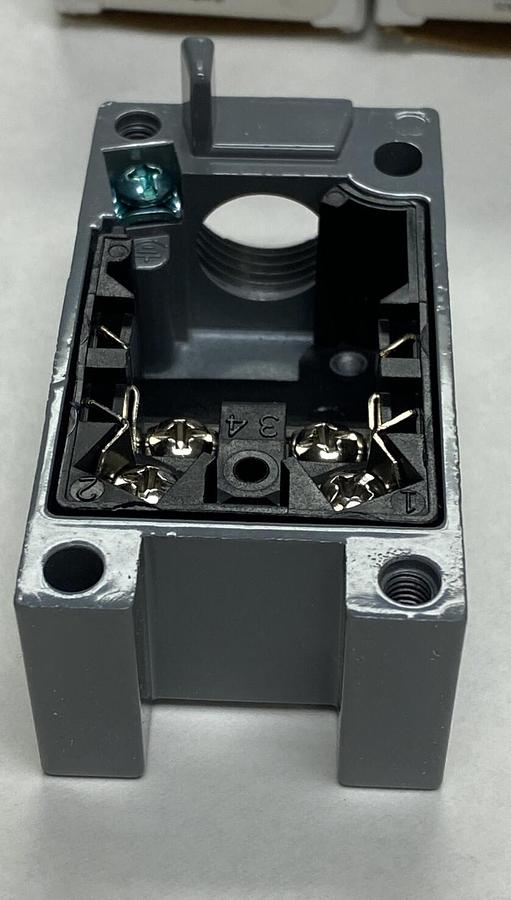 EATON,E50RA,LIMIT SWITCH RECEPTACLE LOT OF 2 NEW