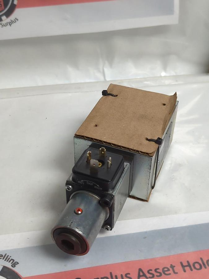 REXROTH,R900536211,CHECK VALVE HSZ10A608-32/M00 NOS
