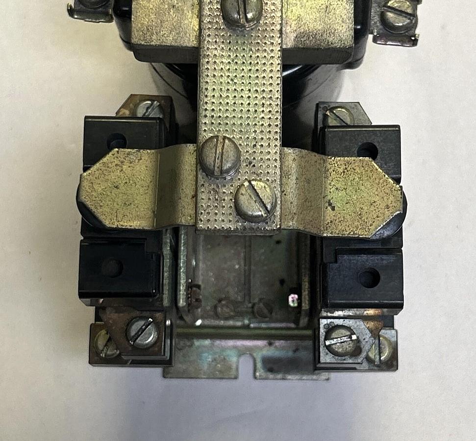 Used GENERAL ELECTRIC,IC2820-C100D7,RELAY 10A 600V