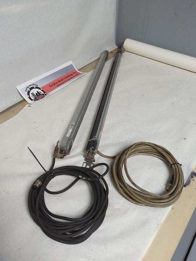 Used KEYENCE,SL-C32H-R/SL-C32H-T,LIGHT CURTAIN RECEIVER AND TRANSMITTER SET 24VDC