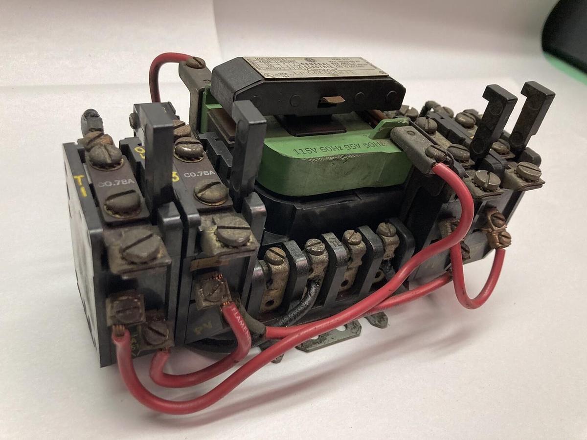 Used General Electric,CR106C000AAH,Size 1 Control Relay 600VAC 27A 10Hp 115V Coil