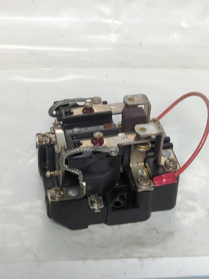 Used SIEMENS,3TX7130-ORF13,POWER RELAY 120VAC PRE-OWNED