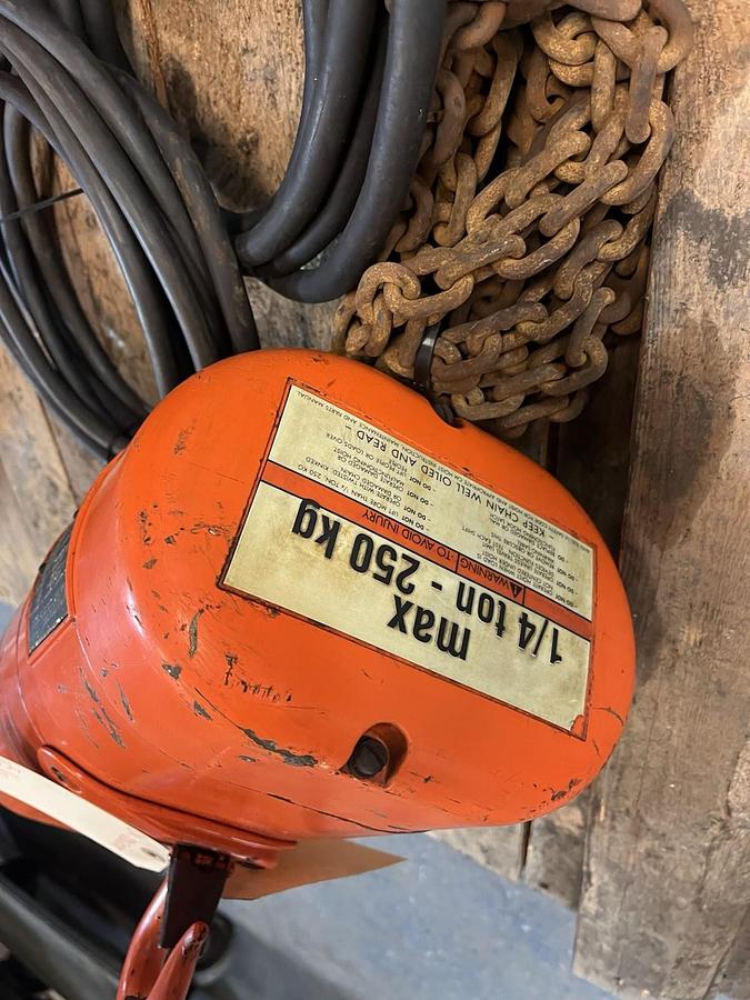 Used CM LODESTAR,1/4 TON,ELECTRIC HOIST 3PH 32 FPM 10FT CHAIN MODEL C