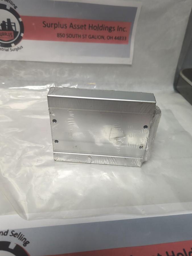 NORGREN,V53T503,MONOBLOCK 3-STATION MANIFOLD BASE 5X1/2 INCH NPT NOS