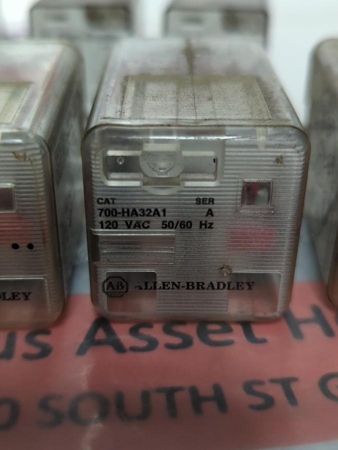 Used ALLEN BRADLEY,700-HA32A1,PLUG IN RELAY 8-PIN LOT OF 7 PRE-OWNED