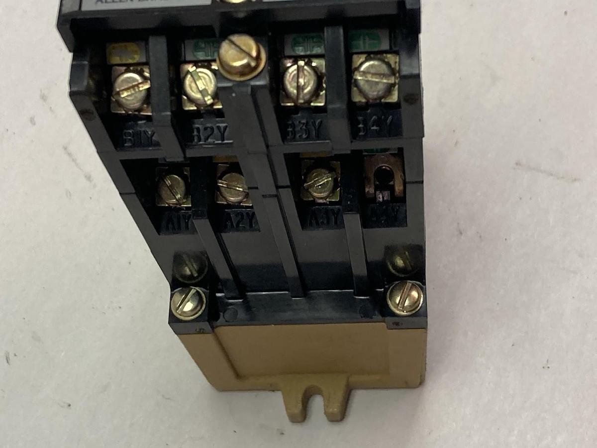 Used Allen-Bradley,700-P800A1,AC Relay Ser B