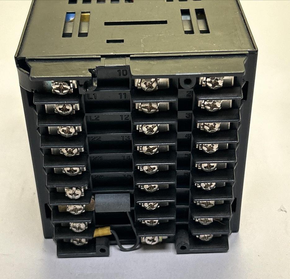 Used HONEYWELL,DC300K-E-003-10-0000-0,UNIVERSAL DIGITAL CONTROLLER