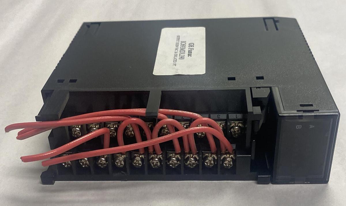 Used GE FANUC,IC693MDL390E,OUTPUT 120/240 VAC 2A ISOLATED 5PT