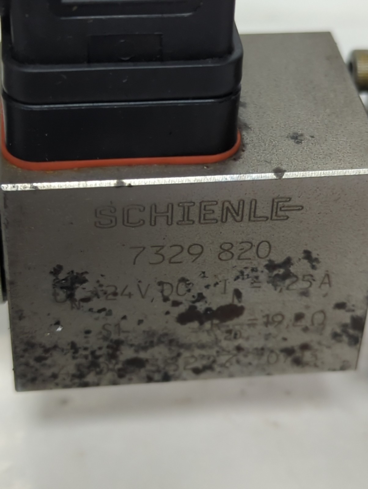 Used SCHIENLE,7329 820,SOLENOID DIRECTIONAL CONTROL VALVE 24VDC PRE-OWNED