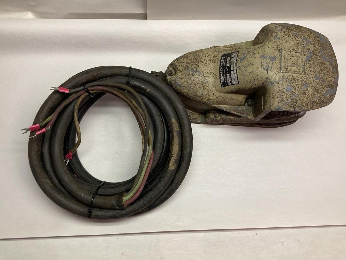 Used Square D,Class 9002,Foot Pedal Operator Switch 115V Ser B