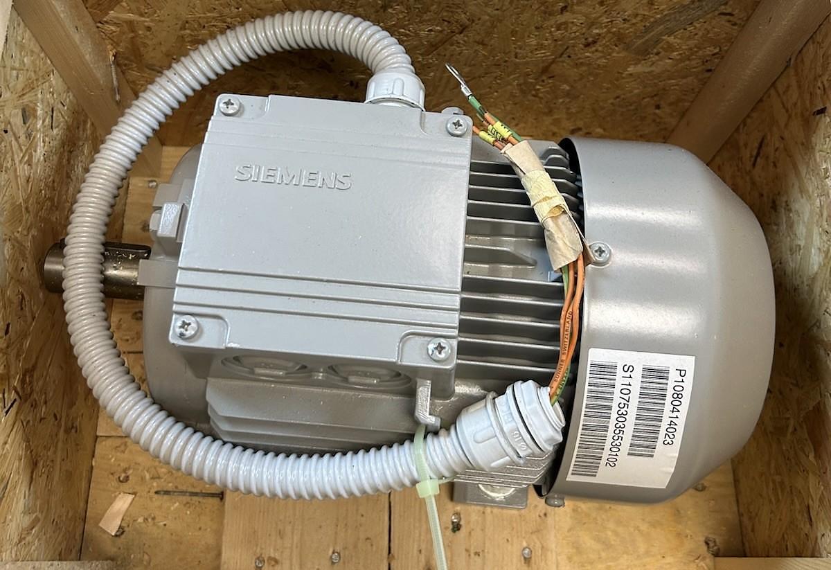 SIEMENS,1LA7106-2AA90-ZT00,MOTOR 3KW 4HP 400V 2900RPM