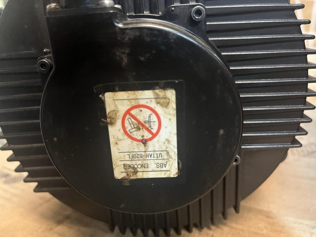 Used YASKAWA,SGMGV-75D3A61,SERVO MOTOR 7.5kW UTTAH-B20FL ENCODER