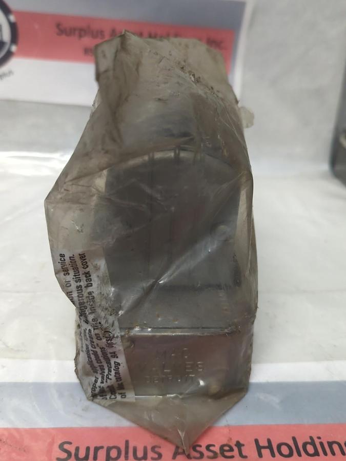 MAC,301G-111D-1,SOLENOID VALVE W/ MANIFOLD 150 PSI 6.8 WATT 120/110V 60/50HZ NOS