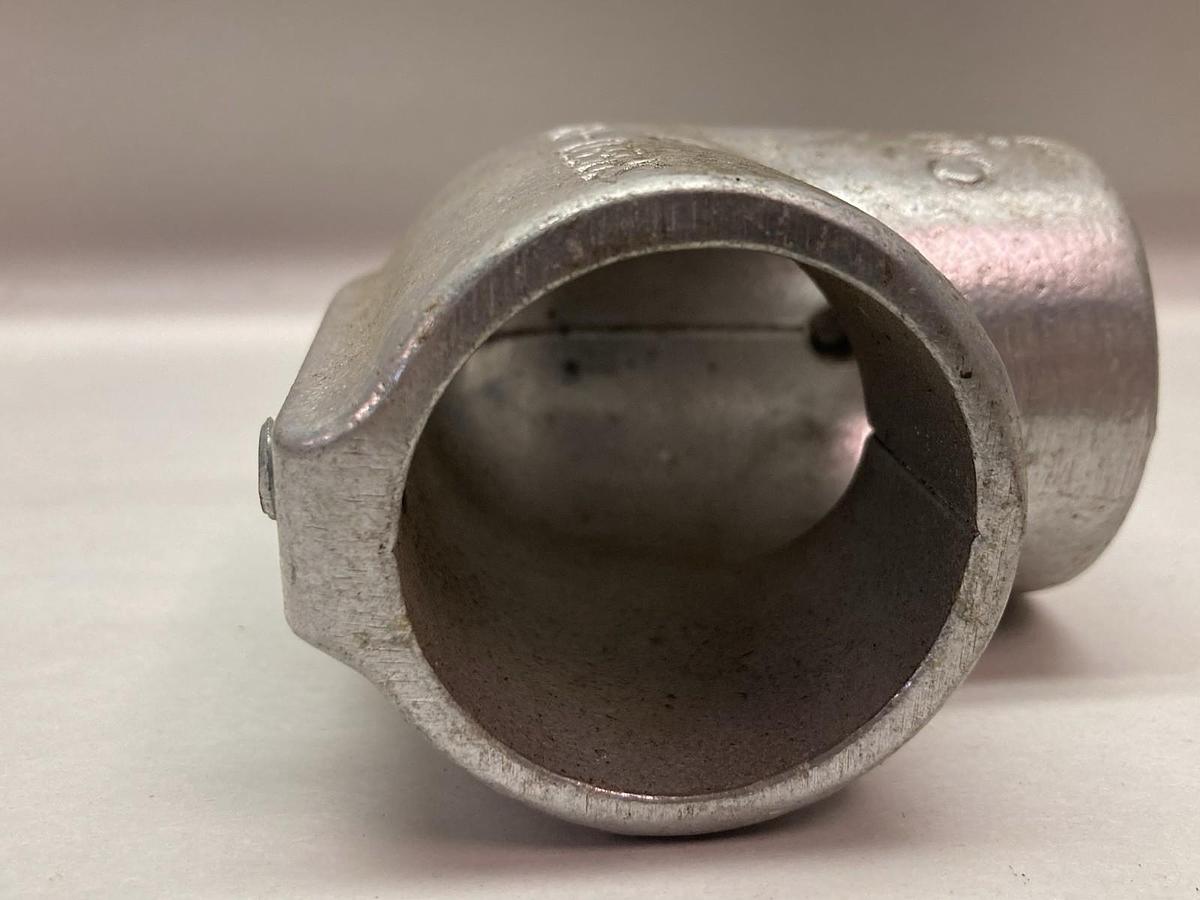 Used Hollaender,3-7,Speed-Rail Cross Elbow 1-1/4 Inch