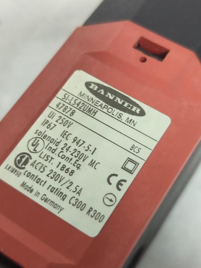 Used BANNER,SI-LS42UMH,SAFETY INTERLOCK SWITCH 24-230V MC PRE-OWNED