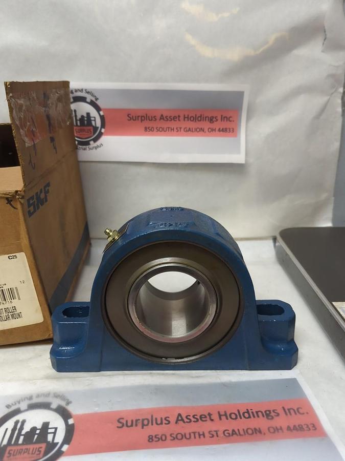 SKF,SYR 2.1/2,PILLOW BLOCK BEARING 2-1/2 IN BORE WITH LOCKING COLLAR NOS