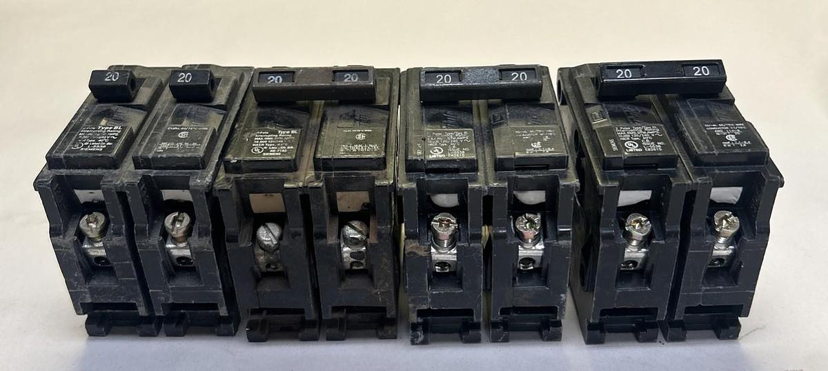 Used SIEMENS,B220,CIRCUIT BREAKER 20A 120/240V 2P LOT OF 4