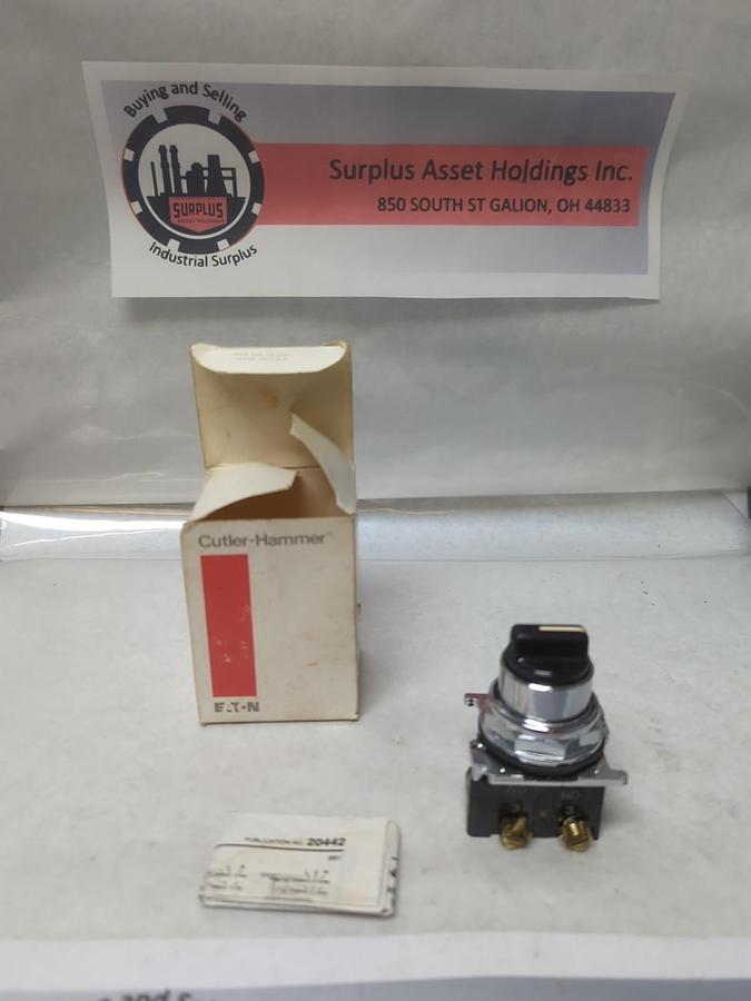 CUTLER-HAMMER,10250T21KB,SELECTOR SWITCH 3-POS BLACK NOS