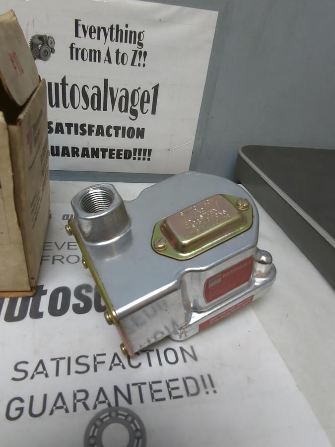 BARKSDALE,D1T-H150,PRESSURE OR VACUUM ACTUATED SWITCH 300 PSI NOS