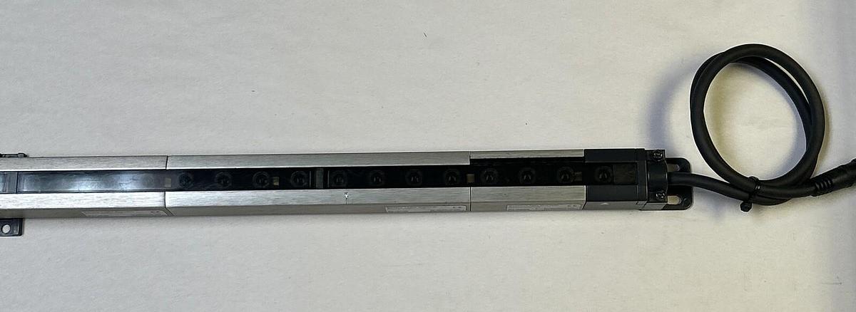 Used KEYENCE,PJ-V20R,LIGHT CURTAIN RECEIVER W/ PJ-V21R PJ-V22R EXTENSION UNITS