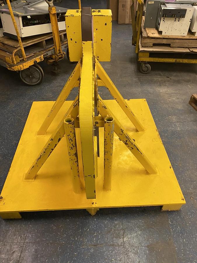 Used HUNTER LIFT,8000LBS,CAPACITY SINGLE COIL C HOOK 14 INCH X 30 INCH