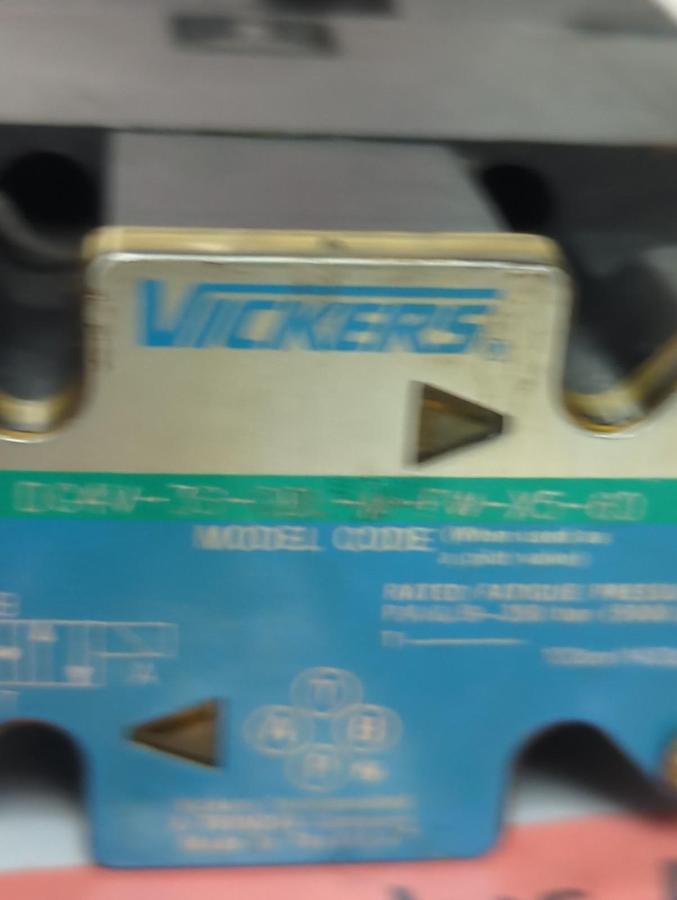 Used VICKERS,CT5 060A FM FW X5 100,CONTROL VALVE DGUV-3S-001-M-F-FW-X5-60 PRE-OWNED