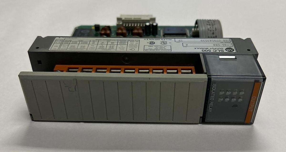 Used ALLEN BRADLEY,1746-OX8,SER A OUTPUT MODULE