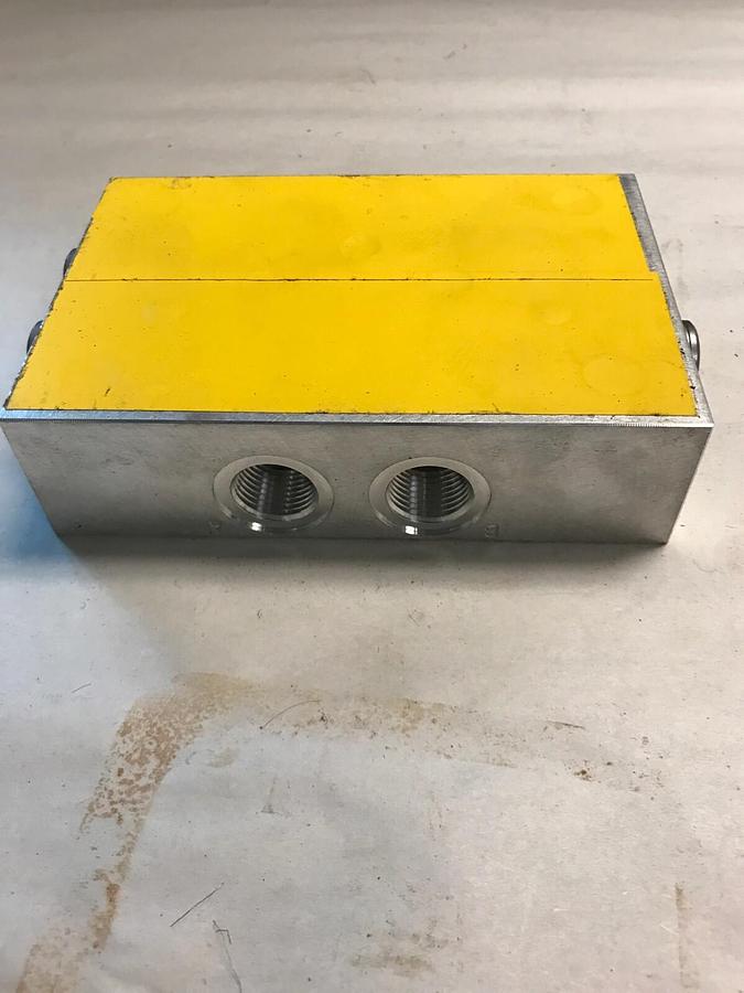 Moog,B67425-001,Hydraulic Valve Intermediate Plate