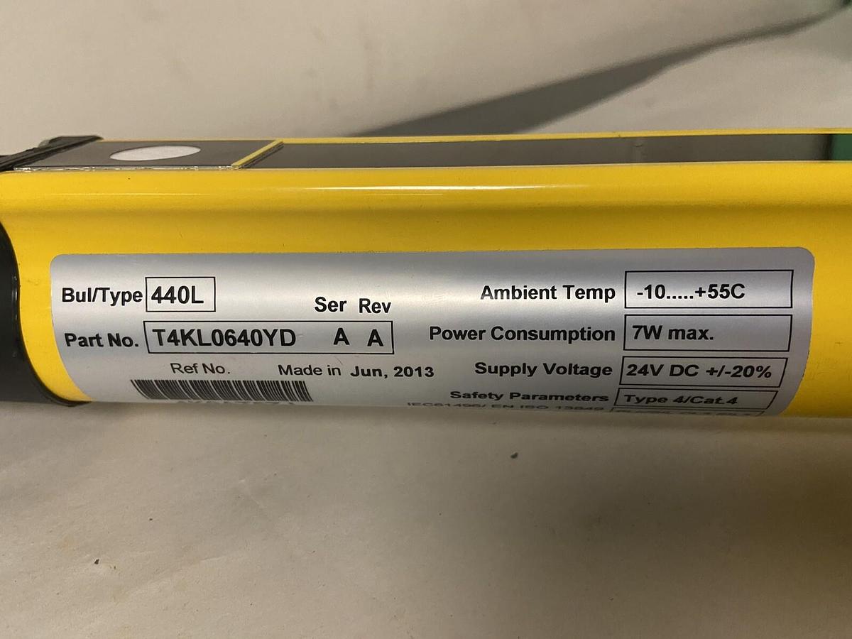 Used Allen Bradley,T4KL0640YD,Guardshield Light Curtain Transmitter Series A