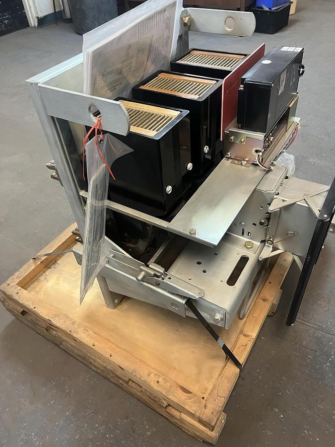 Used WESTINGHOUSE,DB-50,AIR CIRCUIT BREAKER 1600A EATON DIGITRIP RMS TRIP UNIT