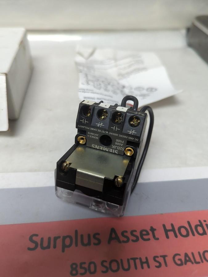 SIEMENS,52PX6D2AY,PILOT LIGHT SERIES C RED 24V NOS