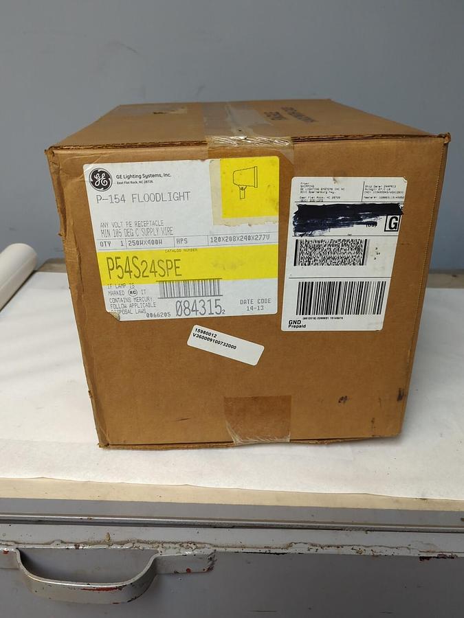 G.E. LIGHTING,P-154,FLOODLIGHT 120X208X240X277V SEALED UNOPENED BOX