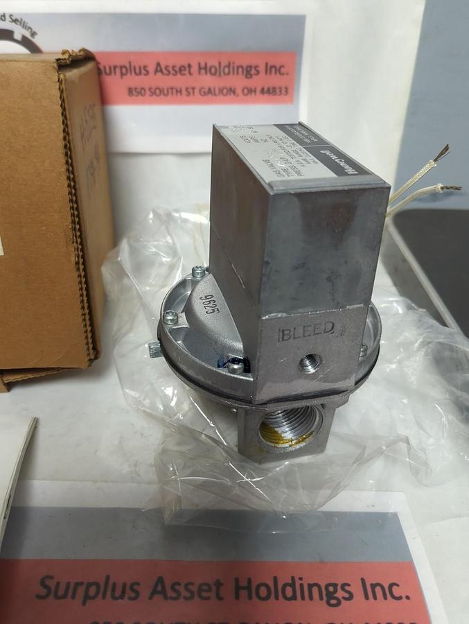HONEYWELL,V48J 1013,DIAPHAGM GAS VALVE 120V/60HZ 1 INCH NPT NOS