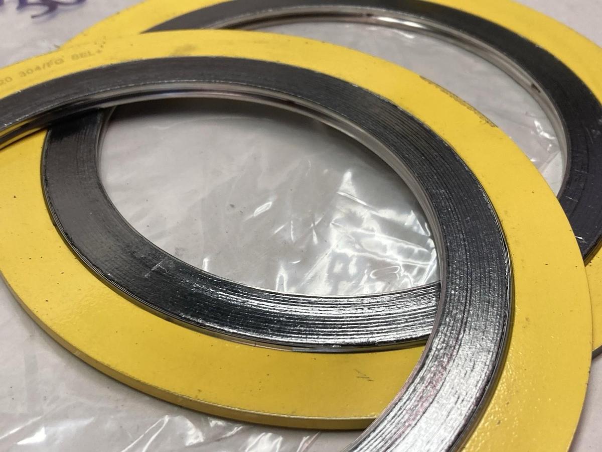 Flexitallic,400 ASME,4 Inch Spiral Round Gasket B16.20 304/FG LOT OF 2