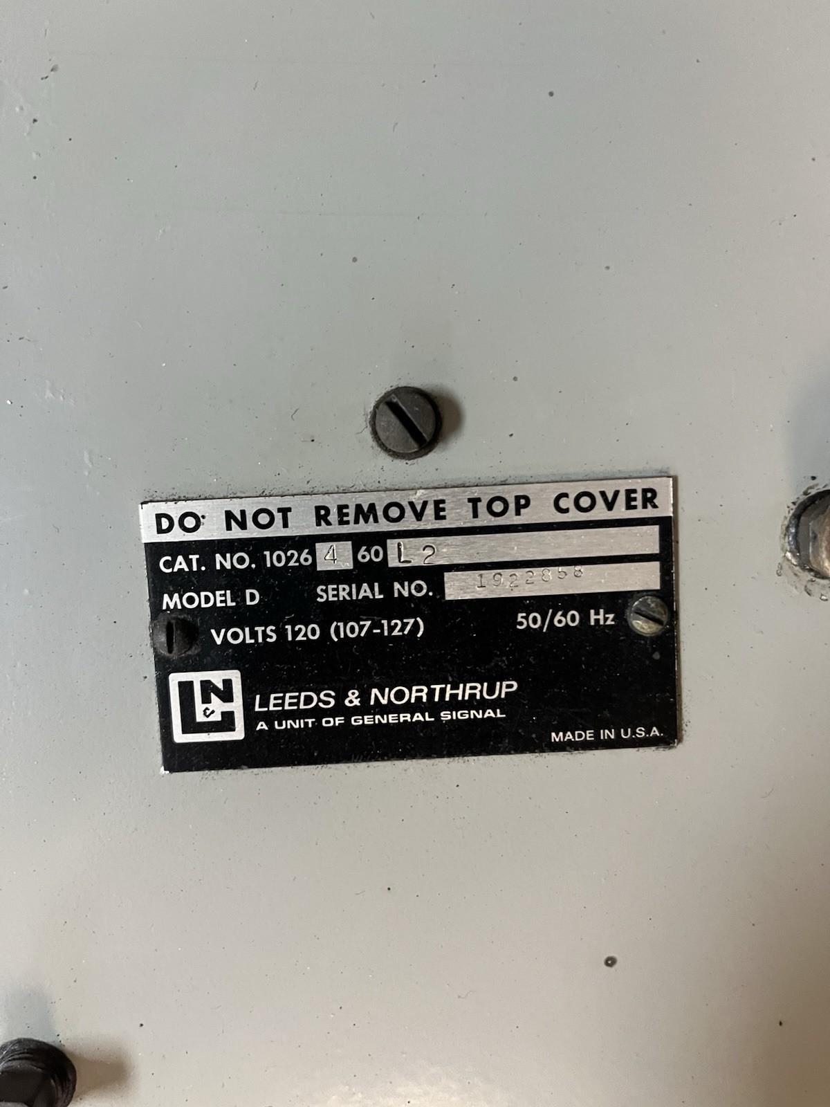 Used LN LEEDS AND NORTHRUP,10264-60L2,MODEL D TEMPERATURE CONTROLLER